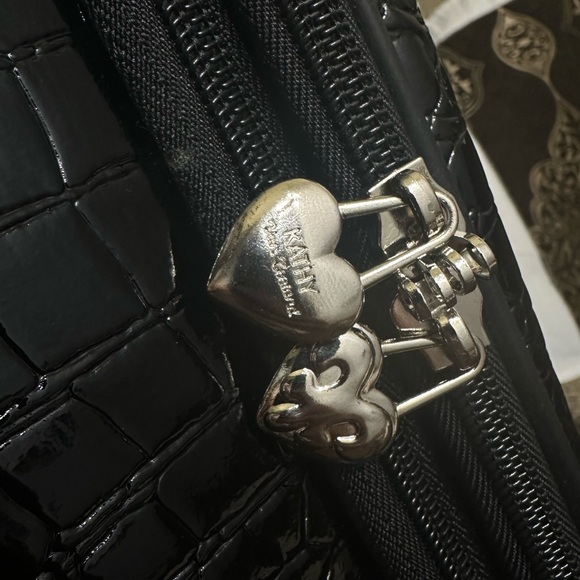 BRAND NEW Kathy Van Zeeland Croco PVC Designer Rolling Luggage. Pink inside. - Picture 5 of 8